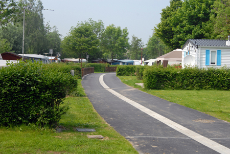 route qui fait circuler au camping